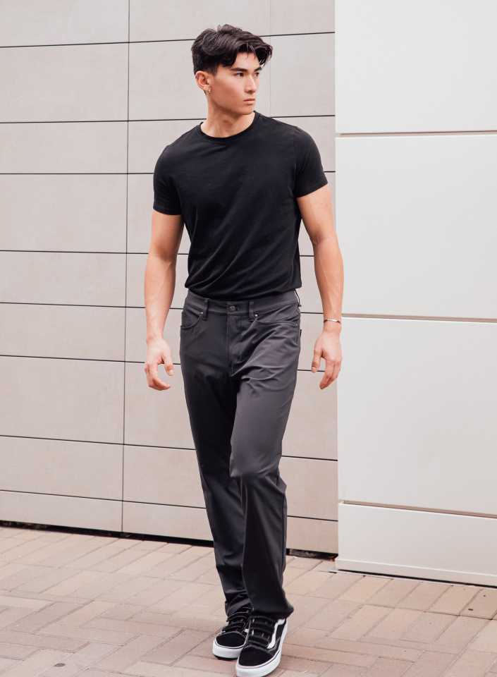 Head Shot Picture of Aska A